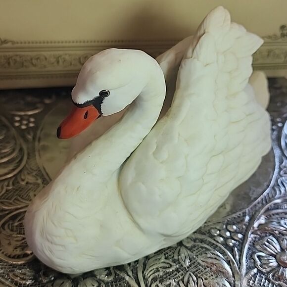 Vintage 2001 Heritage Collection Fine Porcelain 'Silent Splendor' Swan Coquette - Picture 6 of 15